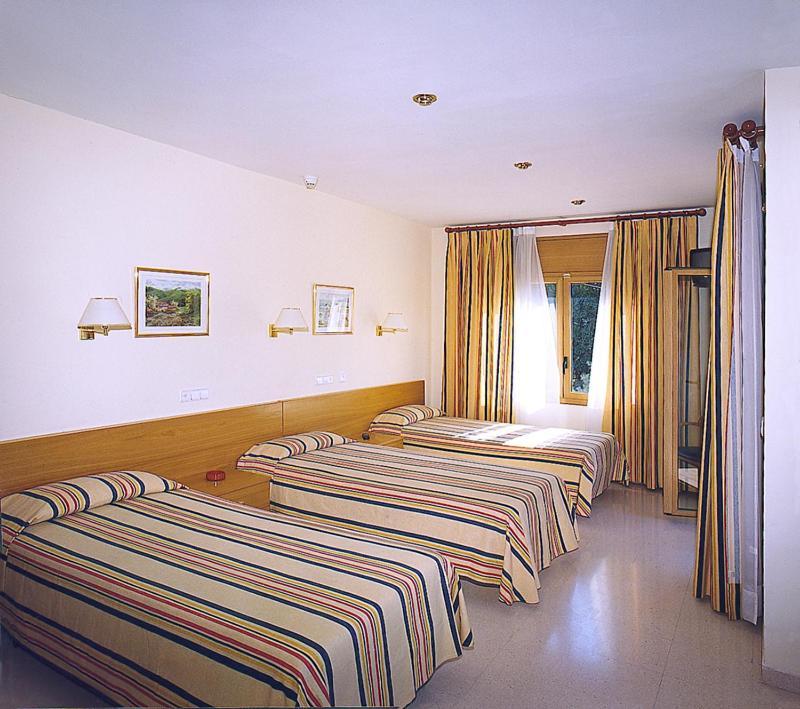 Hostal Mallorquines Riudarenes Exterior photo